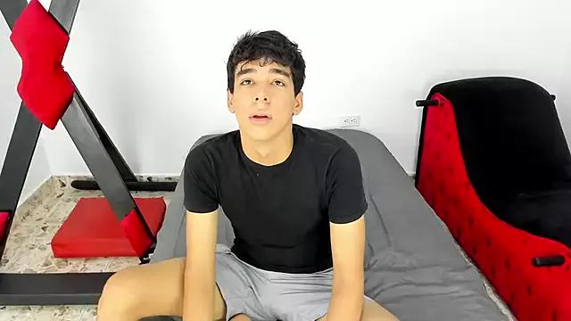Harry_LatinBoy from StripChat is Freechat