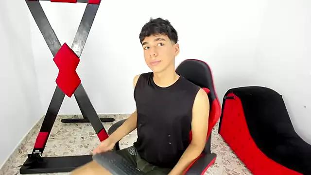 Harry_LatinBoy from StripChat is Freechat