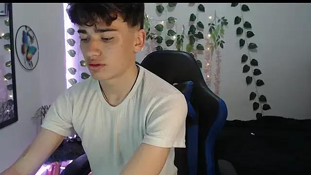 HarryClaude from StripChat is Freechat