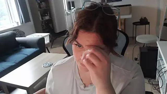 hazel_the_brat from StripChat is Freechat