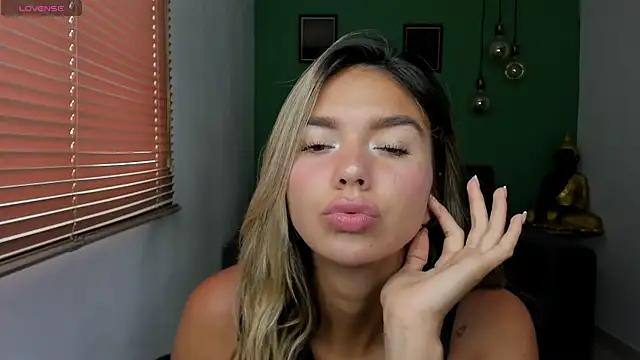 holly1_ from StripChat is Freechat