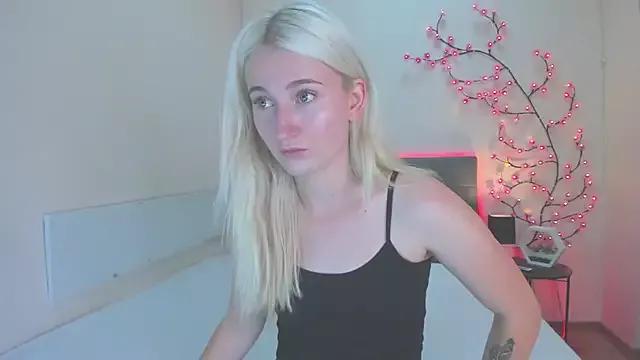 HollyTailors from StripChat is Freechat