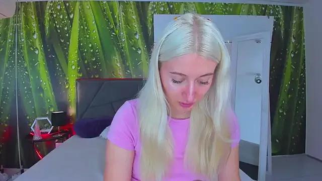 Check-out your craziest wishes with our pick of gaming cams models, featuring big knockers, round tails and tight twats.