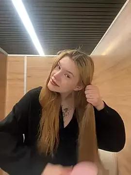 Honey___Hot from StripChat is Freechat