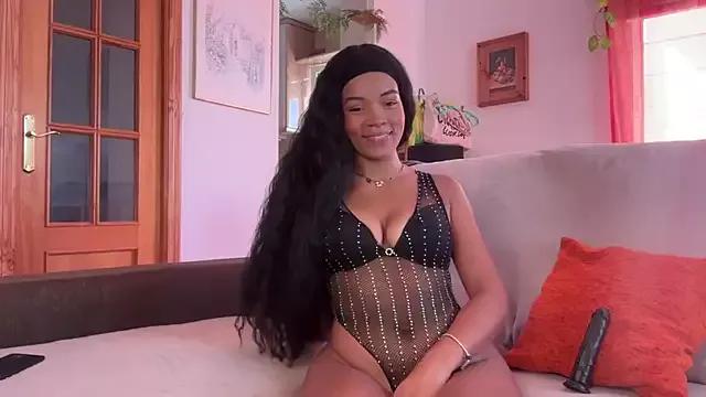 HoneyMaee from StripChat is Freechat