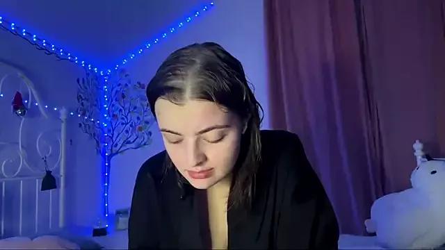 HoneyMist from StripChat is Freechat