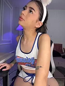 HoneyMollyX from StripChat is Freechat