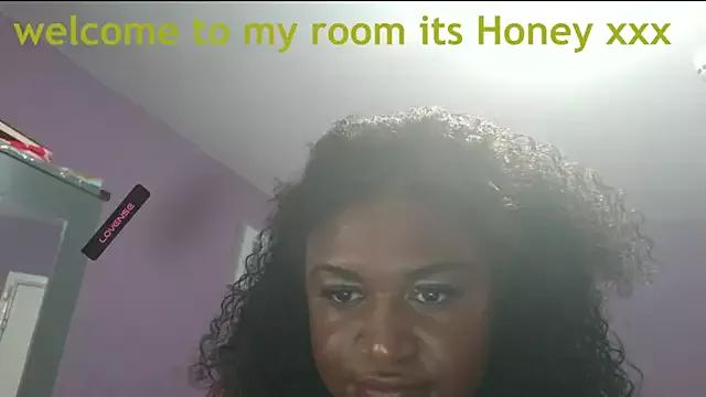 HoneyNoir2025 from StripChat is Freechat