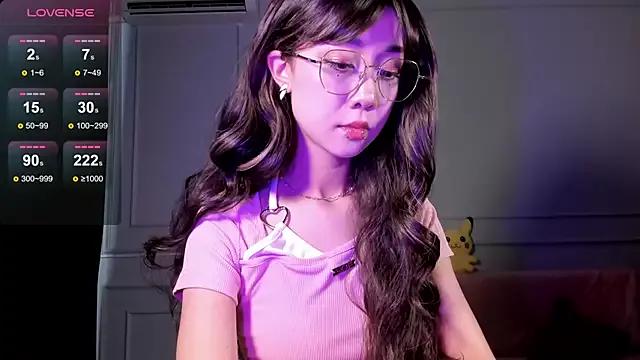 HoneyVoodoo from StripChat is Freechat