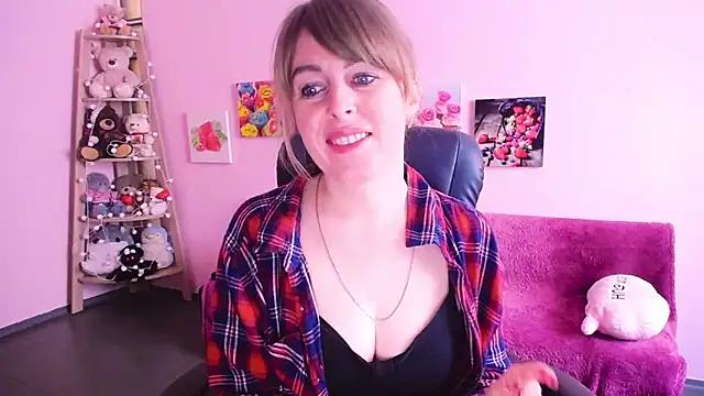 Check-out your craziest wishes with our pick of gaming cams models, featuring big knockers, round tails and tight twats.