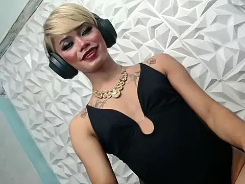 Check-out your craziest wishes with our pick of gaming cams models, featuring big knockers, round tails and tight twats.