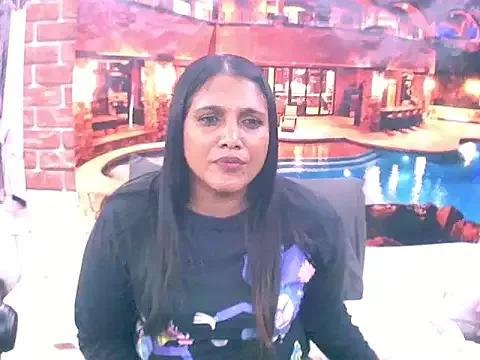 IndianSexyLady4u from StripChat is Freechat