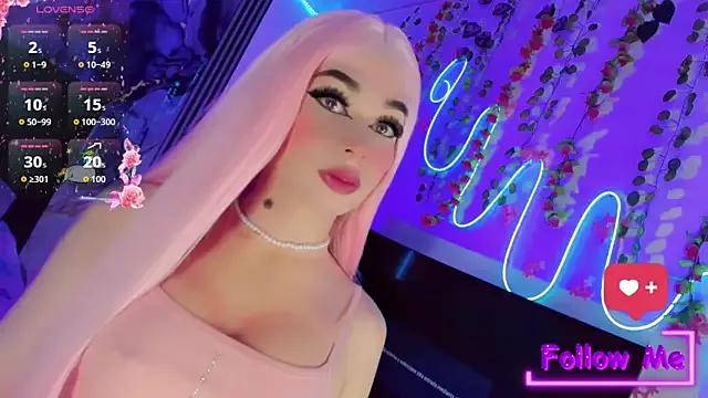 Check-out your craziest wishes with our pick of gaming cams models, featuring big knockers, round tails and tight twats.