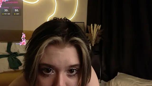 Check-out your craziest wishes with our pick of gaming cams models, featuring big knockers, round tails and tight twats.