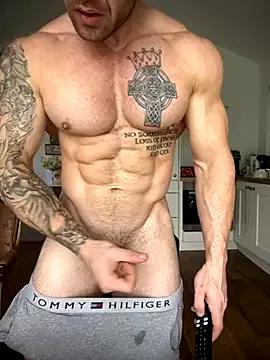 irishdaddyxxl from StripChat is Freechat