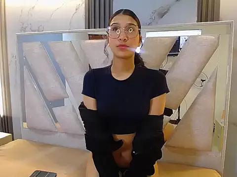 isabelabluecf from StripChat is Freechat