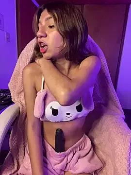 Isabella18_pink from StripChat is Freechat