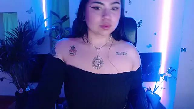 Isabella_velvett from StripChat is Freechat