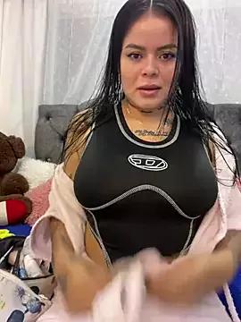 Check-out your craziest wishes with our pick of gaming cams models, featuring big knockers, round tails and tight twats.