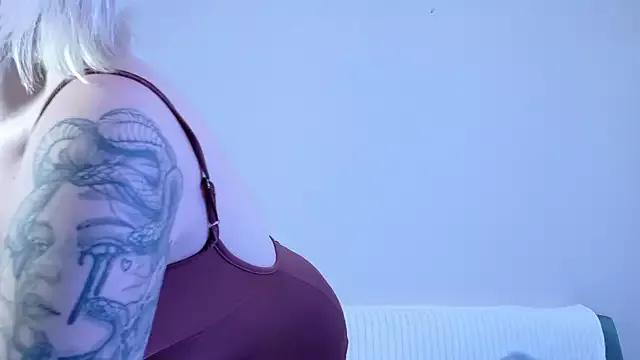 Check-out your craziest wishes with our pick of gaming cams models, featuring big knockers, round tails and tight twats.