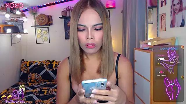 Check-out your craziest wishes with our pick of gaming cams models, featuring big knockers, round tails and tight twats.