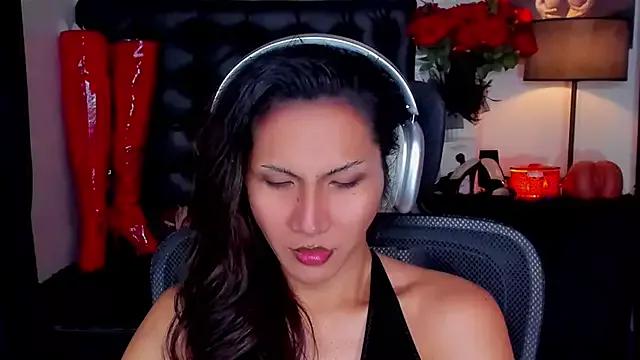 Check-out your craziest wishes with our pick of gaming cams models, featuring big knockers, round tails and tight twats.