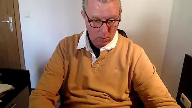 Photos of JamesBauer from StripChat is Freechat