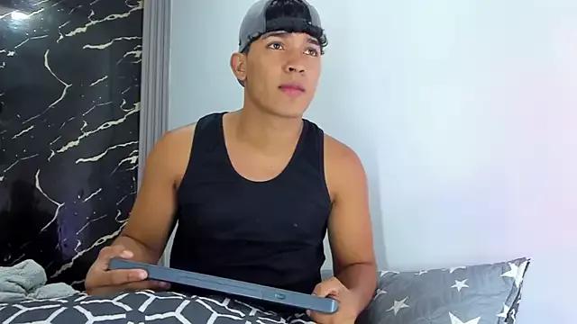 jamescurli_ from StripChat is Freechat