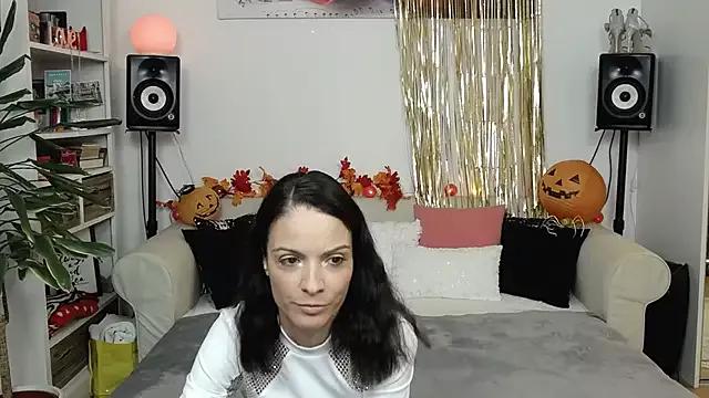 Check-out your craziest wishes with our pick of gaming cams models, featuring big knockers, round tails and tight twats.