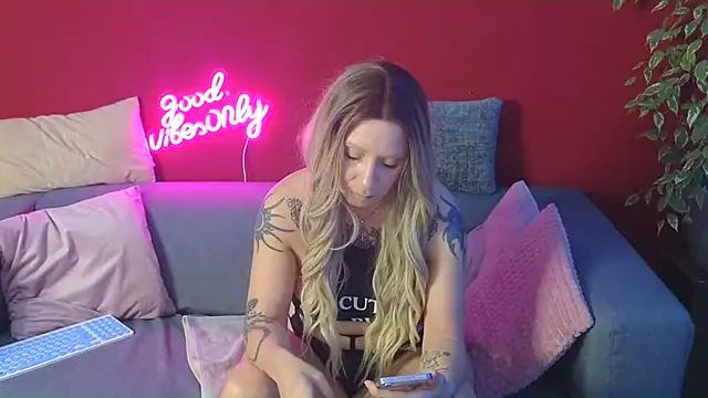 Check-out your craziest wishes with our pick of gaming cams models, featuring big knockers, round tails and tight twats.