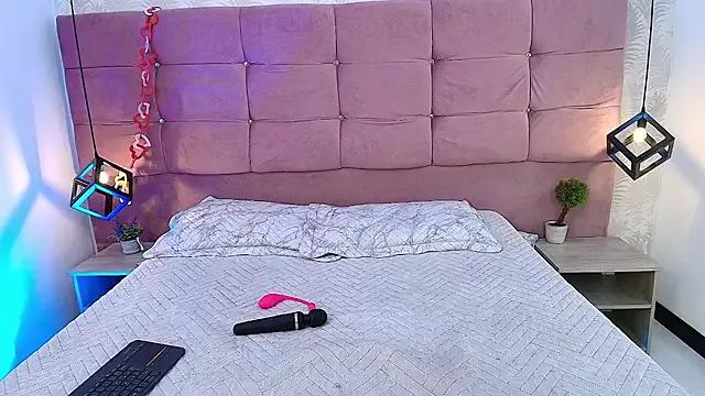 Check-out your craziest wishes with our pick of gaming cams models, featuring big knockers, round tails and tight twats.