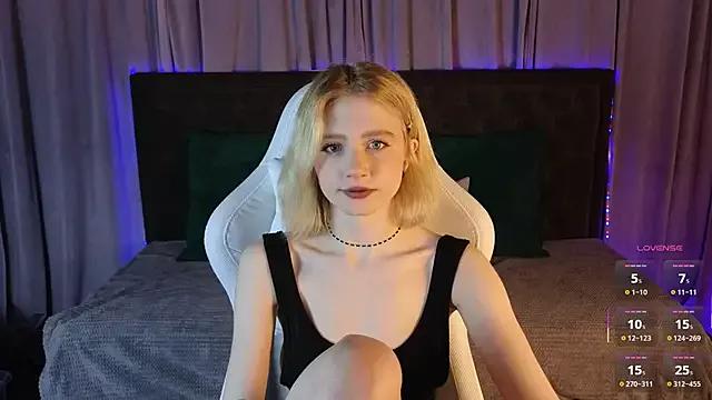Check-out your craziest wishes with our pick of gaming cams models, featuring big knockers, round tails and tight twats.