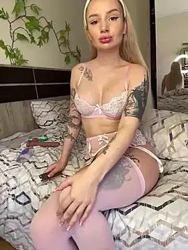 Check-out your craziest wishes with our pick of gaming cams models, featuring big knockers, round tails and tight twats.