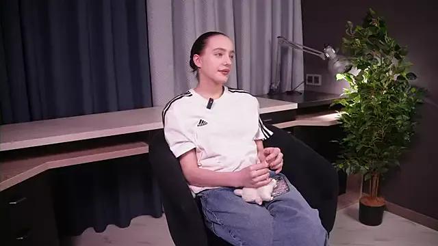 Check-out your craziest wishes with our pick of gaming cams models, featuring big knockers, round tails and tight twats.