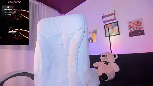 Check-out your craziest wishes with our pick of gaming cams models, featuring big knockers, round tails and tight twats.