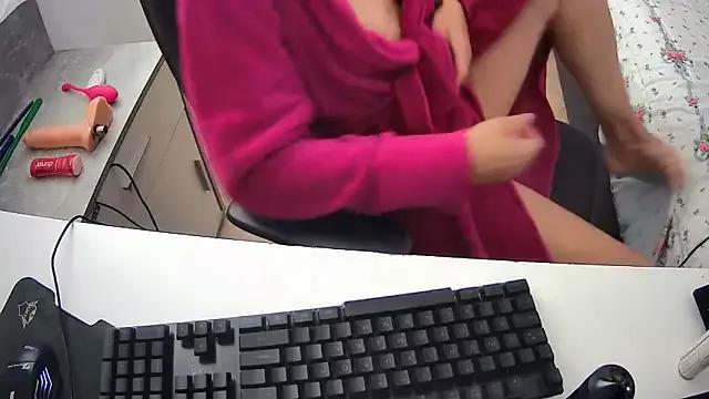 Check-out your craziest wishes with our pick of gaming cams models, featuring big knockers, round tails and tight twats.