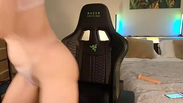 Check-out your craziest wishes with our pick of gaming cams models, featuring big knockers, round tails and tight twats.