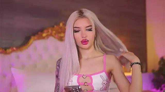 Check-out your craziest wishes with our pick of gaming cams models, featuring big knockers, round tails and tight twats.
