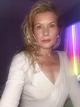 Julia_Giulia from StripChat is Freechat