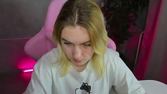 Check-out your craziest wishes with our pick of gaming cams models, featuring big knockers, round tails and tight twats.