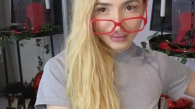 Check-out your craziest wishes with our pick of gaming cams models, featuring big knockers, round tails and tight twats.