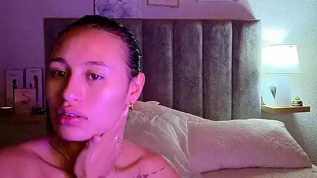 juliana-mancini from StripChat is Freechat