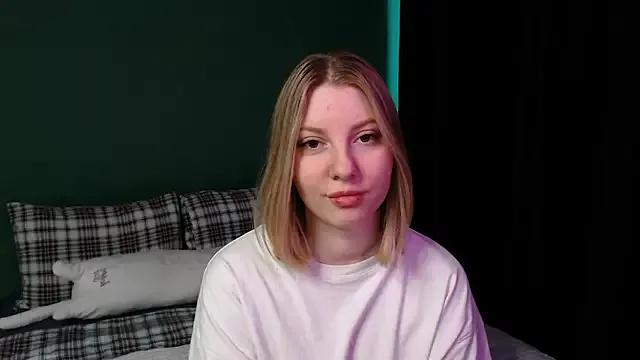 Juliana_Sunny from StripChat is Freechat