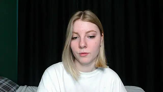 Juliana_Sunny from StripChat is Freechat