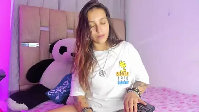 Check-out your craziest wishes with our pick of gaming cams models, featuring big knockers, round tails and tight twats.