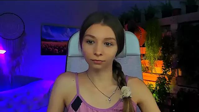 JulieDaniel from StripChat is Freechat