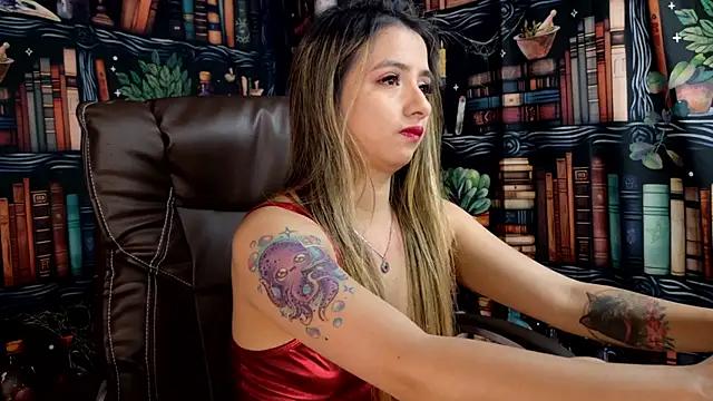 Check-out your craziest wishes with our pick of gaming cams models, featuring big knockers, round tails and tight twats.