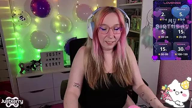 Check-out your craziest wishes with our pick of gaming cams models, featuring big knockers, round tails and tight twats.