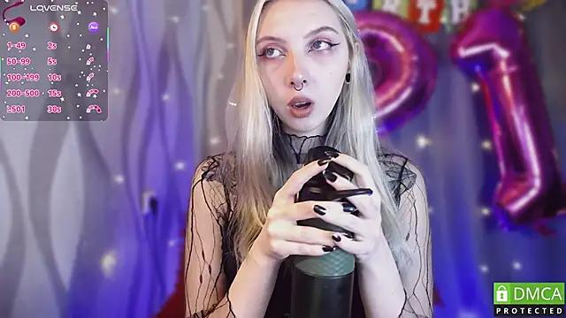 Check-out your craziest wishes with our pick of gaming cams models, featuring big knockers, round tails and tight twats.