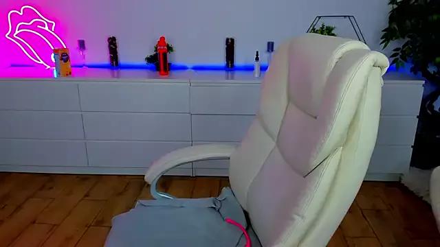 Check-out your craziest wishes with our pick of gaming cams models, featuring big knockers, round tails and tight twats.